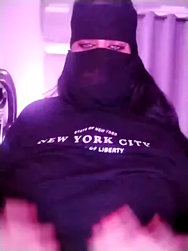 Snapshot of lilyan12 chatting on March 21, 2:13 am lilyan12 online show from March 21, 2:13 am