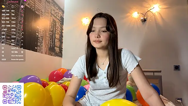 Snapshot of KiraVelvet chatting on September 12, 9:42 am KiraVelvet online show from September 12, 9:42 am