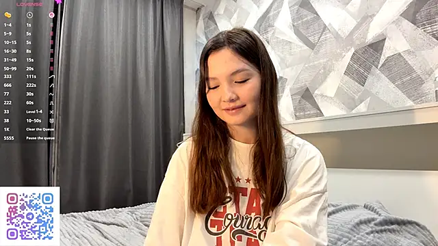 Snapshot of KiraVelvet chatting on October 16, 7:11 pm KiraVelvet online show from October 16, 7:11 pm