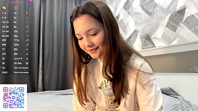 Snapshot of KiraVelvet chatting on October 19, 7:38 pm KiraVelvet online show from October 19, 7:38 pm