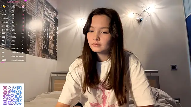 Snapshot of KiraVelvet chatting on September 20, 6:29 am KiraVelvet online show from September 20, 6:29 am