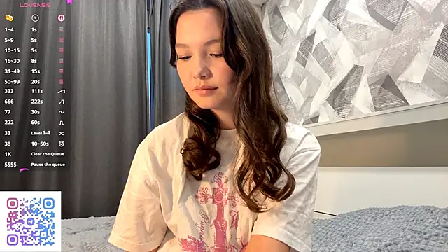 KiraVelvet online show from October 21, 2:05 pm