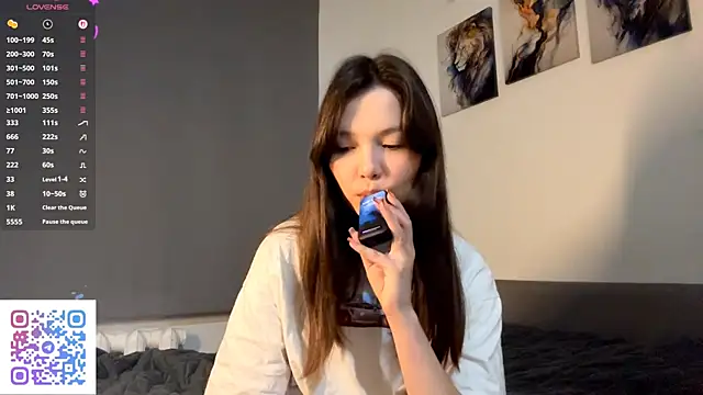 Snapshot of KiraVelvet chatting on October 5, 2:19 pm KiraVelvet online show from October 5, 2:19 pm