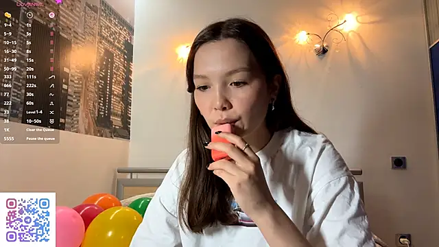 Snapshot of KiraVelvet chatting on September 14, 9:42 am KiraVelvet online show from September 14, 9:42 am