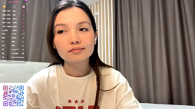 Snapshot of KiraVelvet chatting on October 1, 6:01 pm KiraVelvet online show from October 1, 6:01 pm