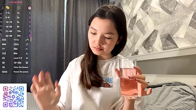 KiraVelvet online show from November 5, 8:06 am