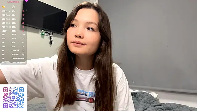 Snapshot of KiraVelvet chatting on October 4, 2:18 pm KiraVelvet online show from October 4, 2:18 pm
