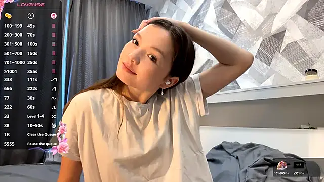 Snapshot of KiraVelvet chatting on October 12, 1:23 pm KiraVelvet online show from October 12, 1:23 pm