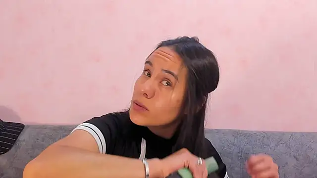 Maddy-Johnson- online show from October 11, 11:55 am