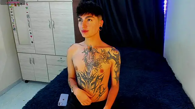 Snapshot of Dark_luckyyy chatting on October 23, 12:31 am Dark luckyyy online show from October 23, 12:31 am