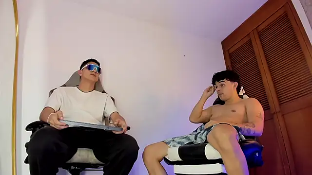 sotooliver3 online show from December 2, 9:49 pm