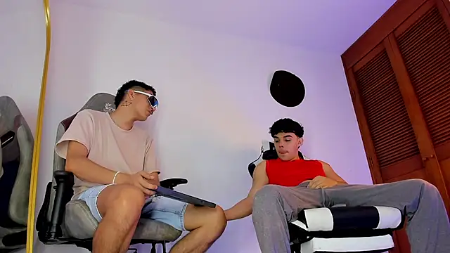 sotooliver3 online show from November 4, 9:18 pm