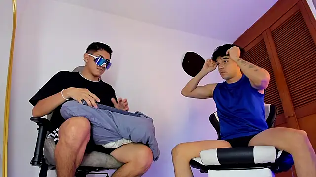 sotooliver3 online show from November 6, 7:51 pm