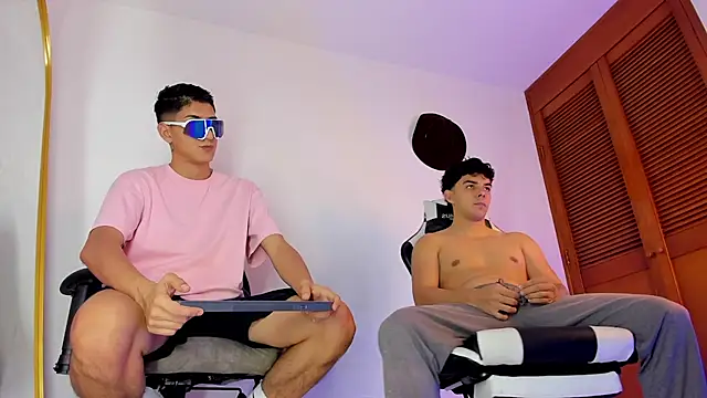 sotooliver3 online show from November 3, 8:34 pm