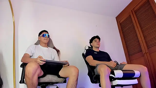 sotooliver3 online show from December 3, 7:24 pm