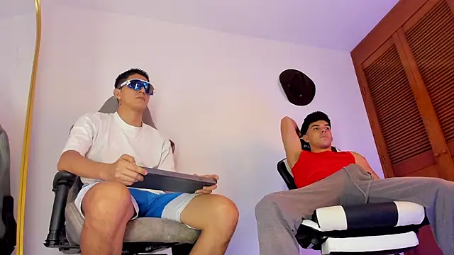 sotooliver3 online show from October 26, 8:09 pm