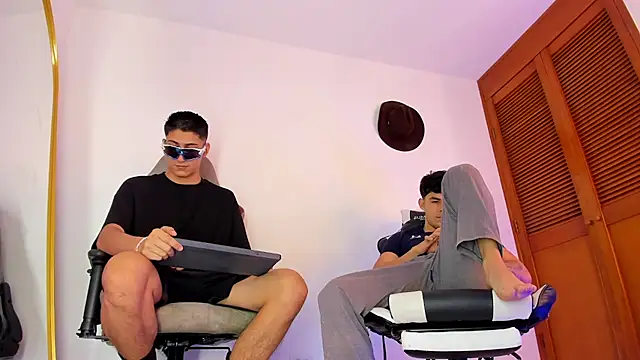 sotooliver3 online show from October 19, 6:10 pm