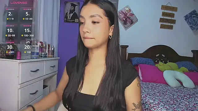 mia yireth online show from November 22, 12:43 am