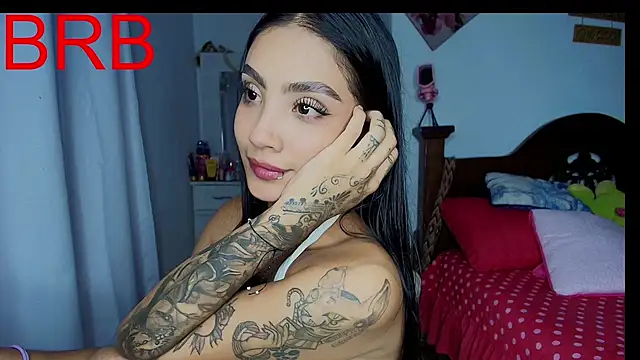 mia yireth online show from December 22, 12:33 am