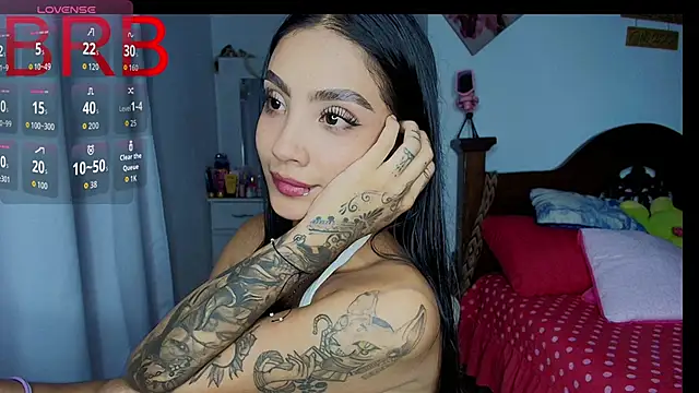 mia yireth online show from December 1, 11:38 pm