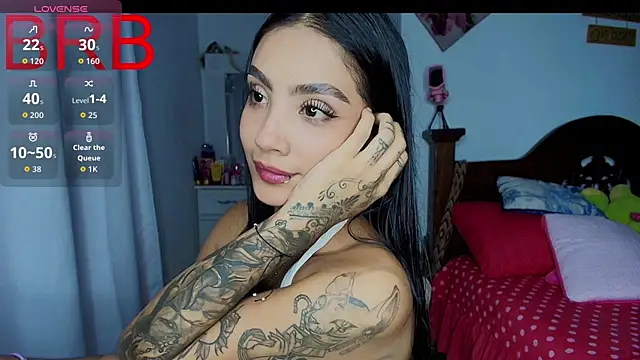 mia yireth online show from November 25, 12:22 am