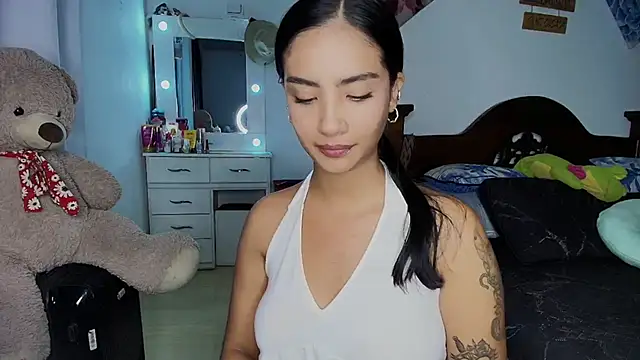 Snapshot of mia_yireth chatting on October 9, 1:28 am mia yireth online show from October 9, 1:28 am