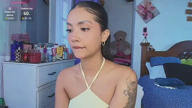 mia yireth online show from November 15, 3:38 pm