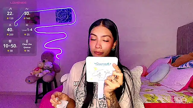 mia yireth online show from April 21, 2:36 am