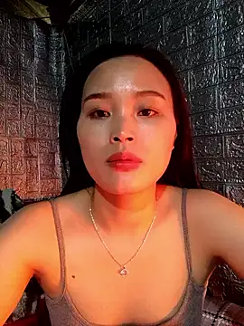 Snapshot of Lili_lovely chatting on December 1, 1:50 am Lili lovely online show from December 1, 1:50 am