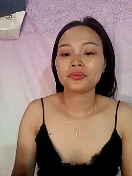 Snapshot of Lili_lovely chatting on October 23, 2:43 am Lili lovely online show from October 23, 2:43 am