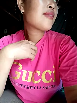 Snapshot of maycuc123 chatting on October 29, 7:18 am maycuc123 online show from October 29, 7:18 am