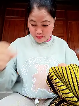 maycuc123 online show from January 10, 1:45 am