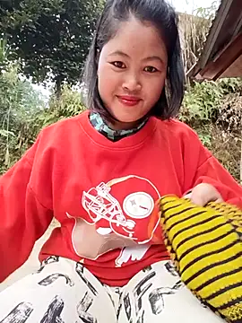 maycuc123 online show from December 16, 1:43 am