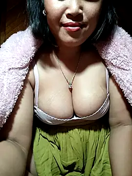 Snapshot of maycuc123 chatting on October 26, 2:06 pm maycuc123 online show from October 26, 2:06 pm