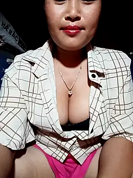 maycuc123 online show from September 14, 1:22 pm
