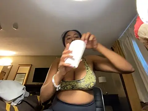 Snapshot of princesslivv chatting on October 4, 11:28 pm princesslivv online show from October 4, 11:28 pm