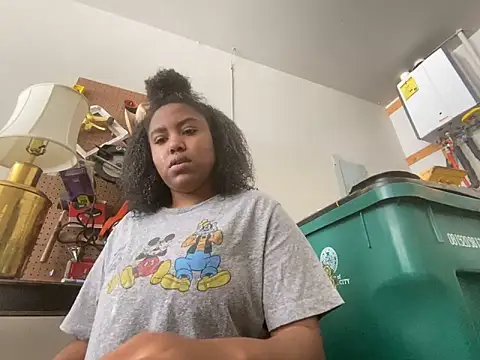 princesslivv online show from April 7, 5:15 pm