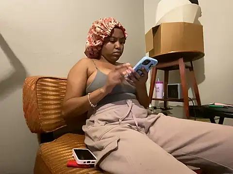 Snapshot of princesslivv chatting on May 27, 5:48 am princesslivv online show from May 27, 5:48 am