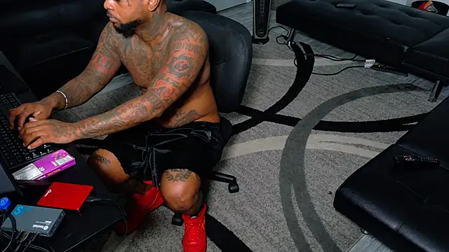 SLANGONDEMHOES online show from April 5, 7:48 am