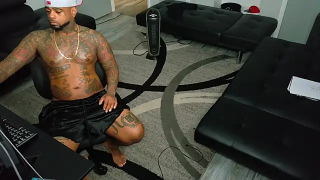 SLANGONDEMHOES online show from April 11, 7:27 am