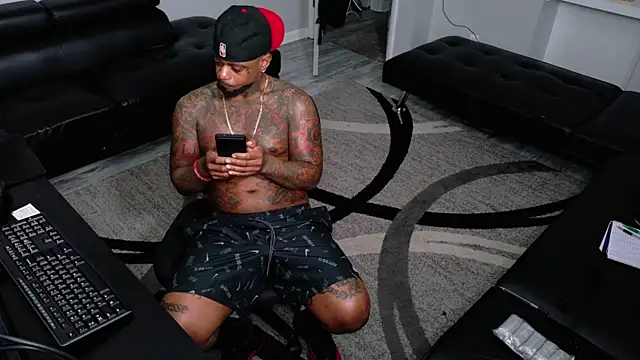 SLANGONDEMHOES online show from April 15, 5:17 pm