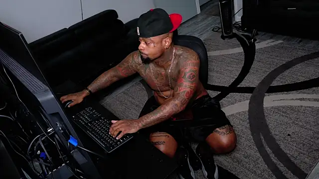 SLANGONDEMHOES online show from May 18, 6:23 pm