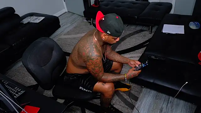 SLANGONDEMHOES online show from April 7, 11:17 pm