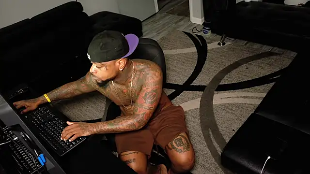 SLANGONDEMHOES online show from March 8, 4:43 pm