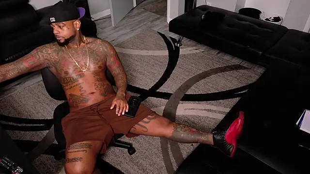 SLANGONDEMHOES online show from March 17, 6:38 am