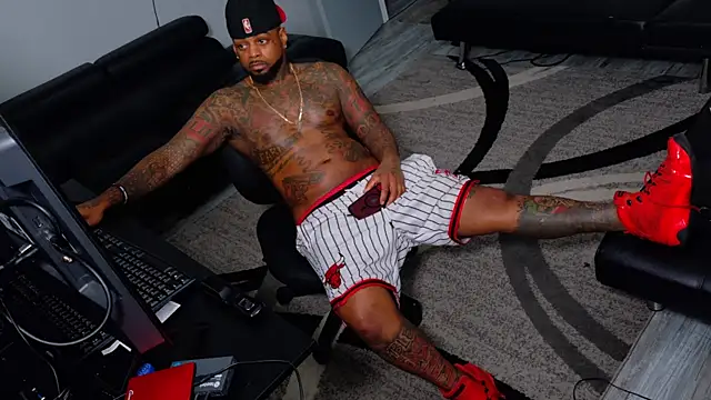 SLANGONDEMHOES online show from April 6, 6:53 pm