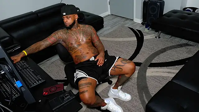 SLANGONDEMHOES online show from February 5, 10:05 pm