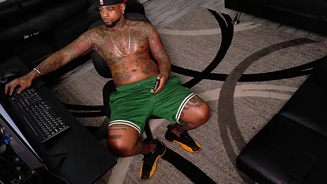 SLANGONDEMHOES online show from March 18, 6:09 pm