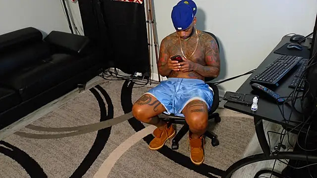 SLANGONDEMHOES online show from November 6, 7:18 pm