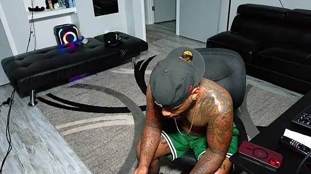 SLANGONDEMHOES online show from December 5, 2:48 pm